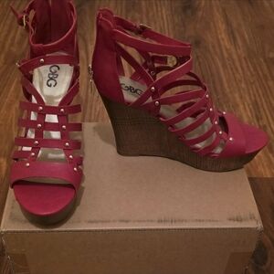 GBG Los Angeles Women's Strappy Red Wedges